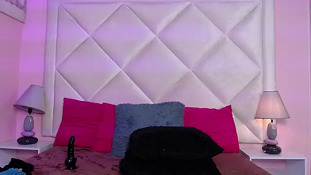 rayvenrose_'s cam snapshot