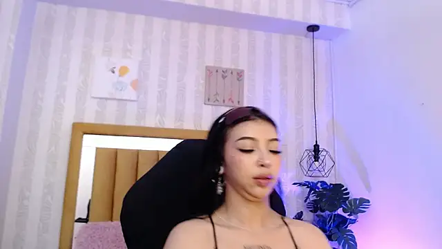 pettit_courtny's cam snapshot