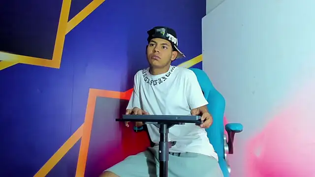 Tommy_bigcock19's cam snapshot