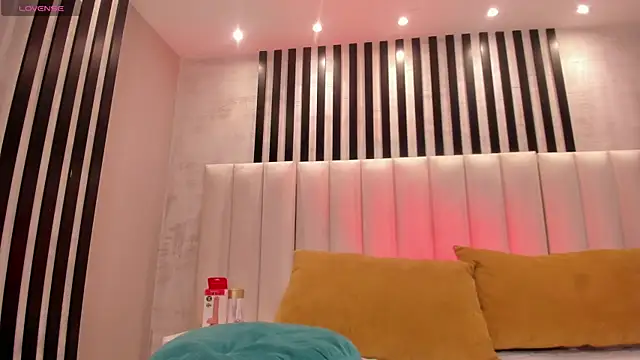 LucyWeiss_'s cam snapshot