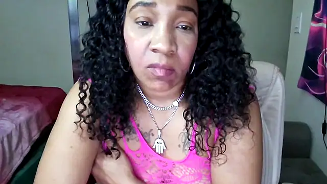 YasmineMinaj's cam snapshot