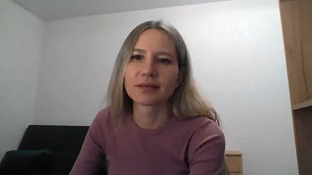 Tavriena live sex cam