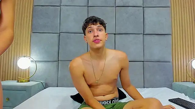 ChanellandMax live sex cam