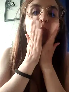 Alyah_1-2's cam snapshot