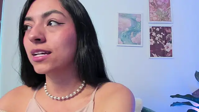 canelleGarces's cam snapshot