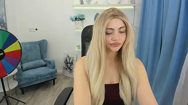 LeslieMineg's cam snapshot