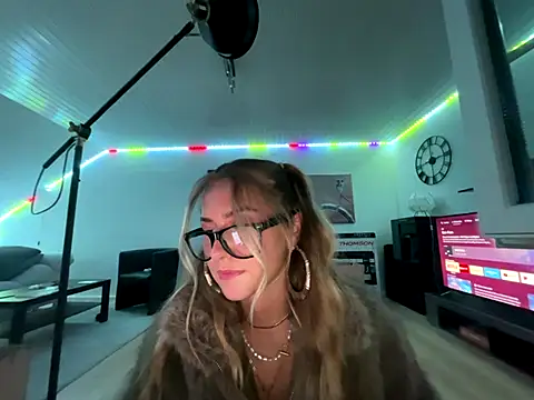 goddesemiiyy's cam snapshot