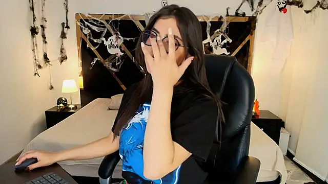 Amelie_saenz's cam snapshot