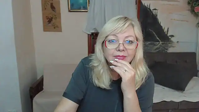 EvelynLoveShy's cam snapshot