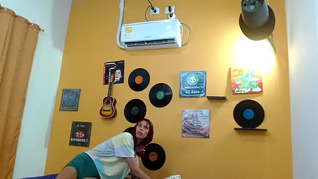 skinnyverus18's cam snapshot