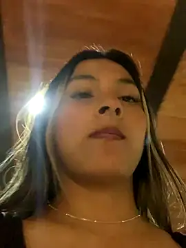 Cami_Leon2's cam snapshot