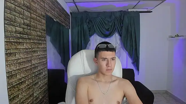 Aleck_Boy's cam snapshot