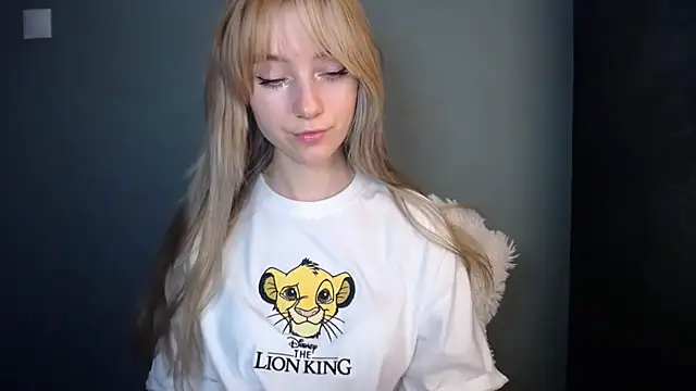 LuciaYoung's cam snapshot