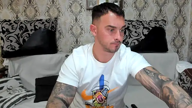 Jonmusclemaster's cam snapshot