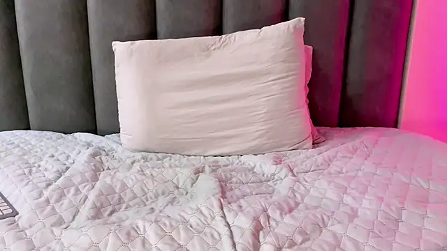 max_shy live sex cam