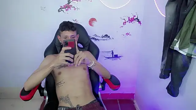 The_latin_boy's cam snapshot