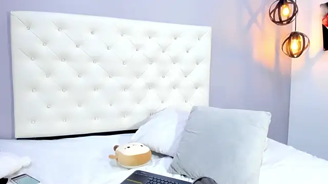 NICOLSKINNY1 live sex cam