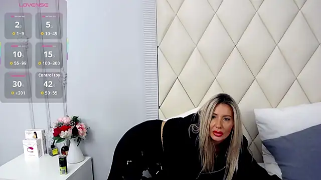 GinaBear's cam snapshot