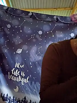 Squirrel-Pear's cam snapshot