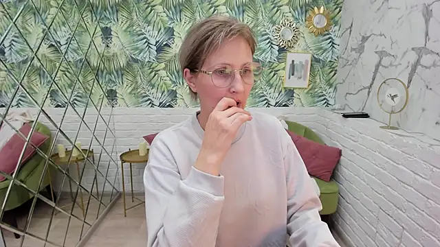 Paris_Cherry's cam snapshot