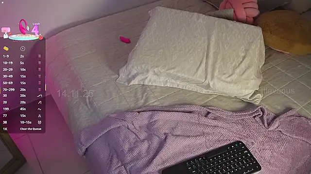 sweetlittlevenus's cam snapshot