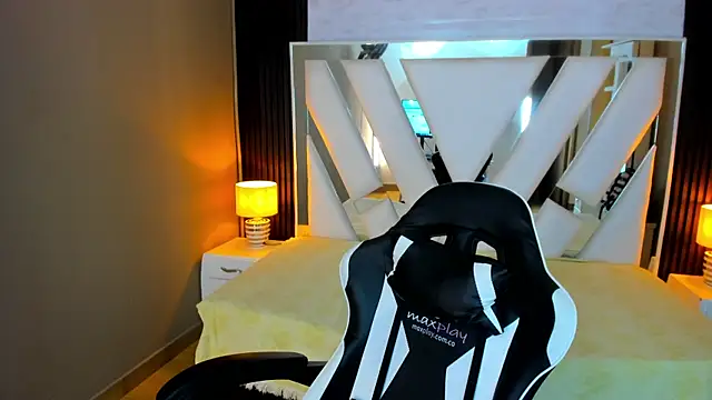 Linda4Petite's cam snapshot