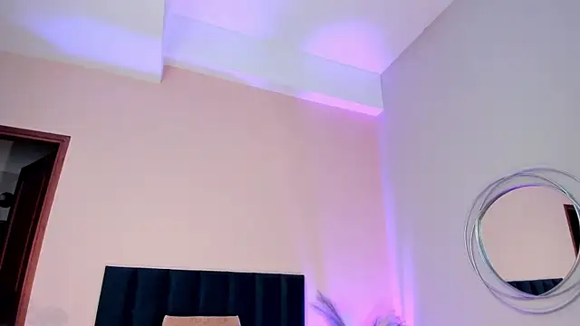 Nina_Cavaali's cam snapshot