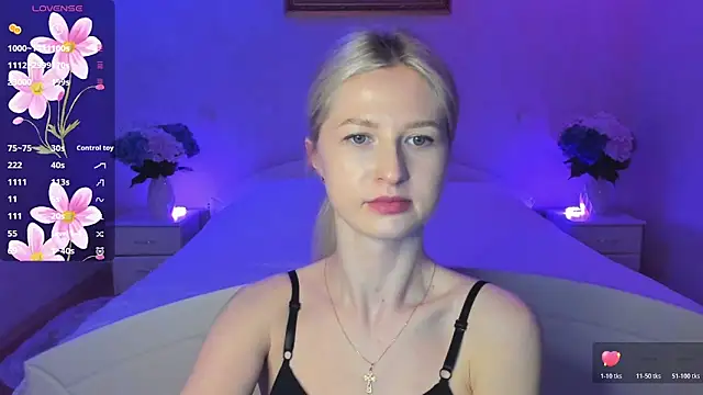 Julie_Blaze's cam snapshot