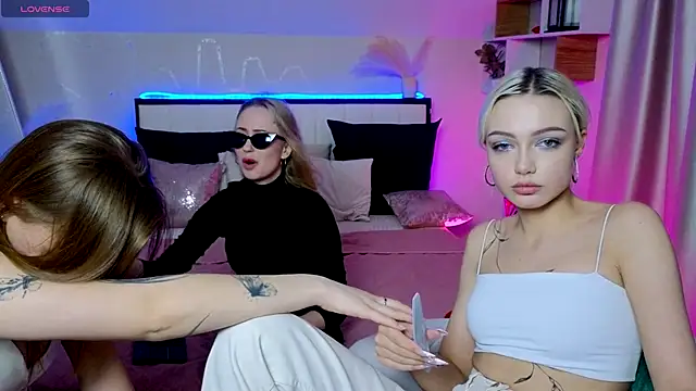 LinaLirian live sex cam