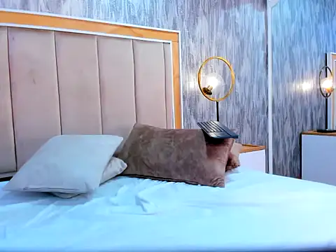 EmilyJonees's cam snapshot