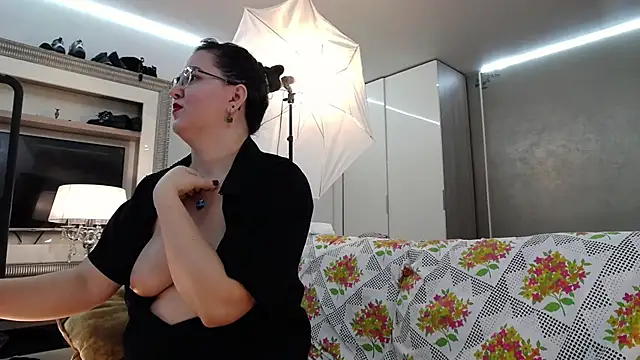 ILoveToFeelU's cam snapshot