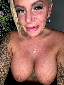 Big-Tits696969's cam snapshot