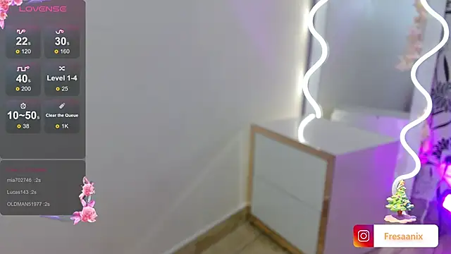 strawberry_tay1's cam snapshot