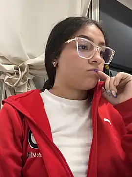 Alyha_Cortes's cam snapshot