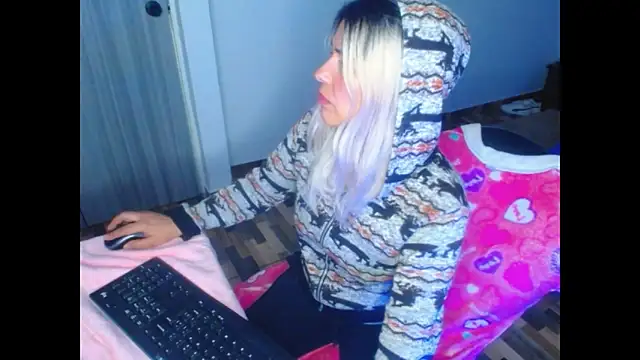 mystica_25's cam snapshot