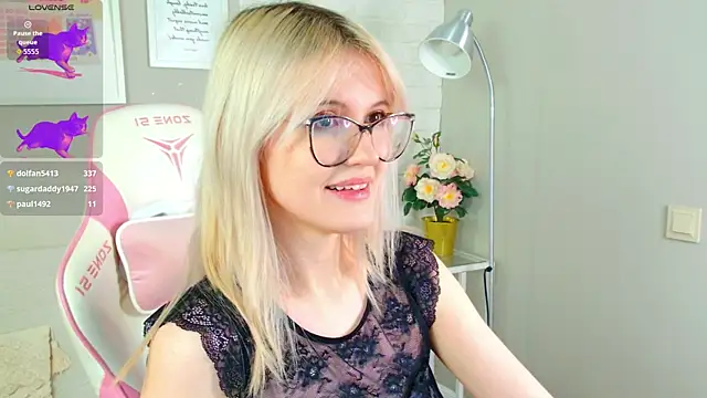 NellieLoyns's cam snapshot