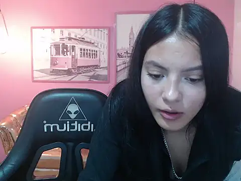 charlotte_jhonson_t_'s cam snapshot