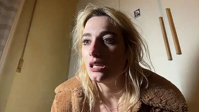 Babemonsterr's cam snapshot