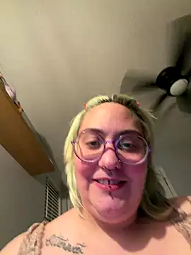 Qu3enB's cam snapshot