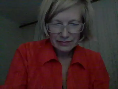 LucyLewisX's web cam