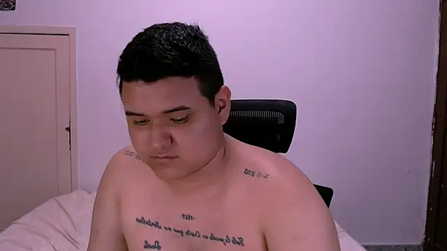 Charly_and_laura's cam snapshot