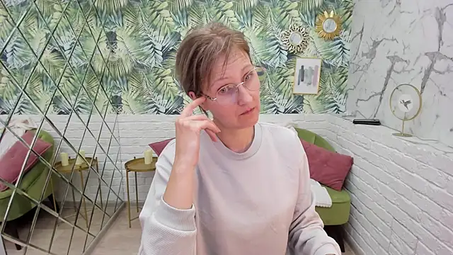 Paris_Cherry's cam snapshot