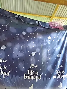 Squirrel-Pear's cam snapshot