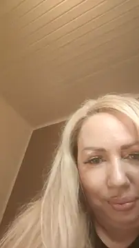 MarinaMargo's cam snapshot