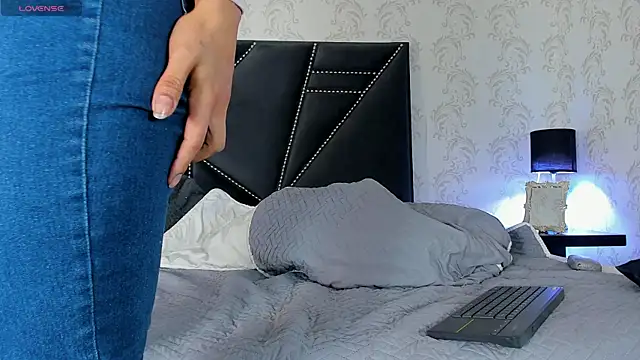 white_leti's cam snapshot