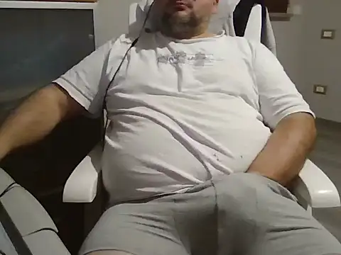 iron_boy80 live sex cam