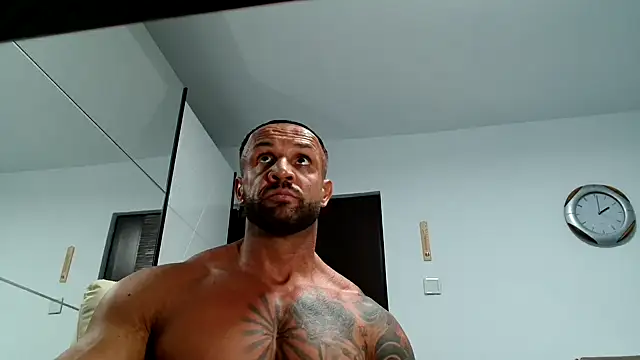 Magnificmuscles89 live sex cam