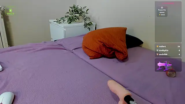 Naomi_Urban's cam snapshot