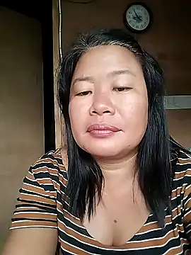 Lovelywoman43 live sex cam