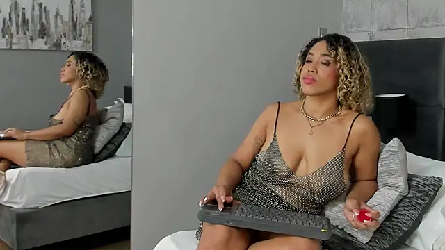 Lana-Gross live sex cam